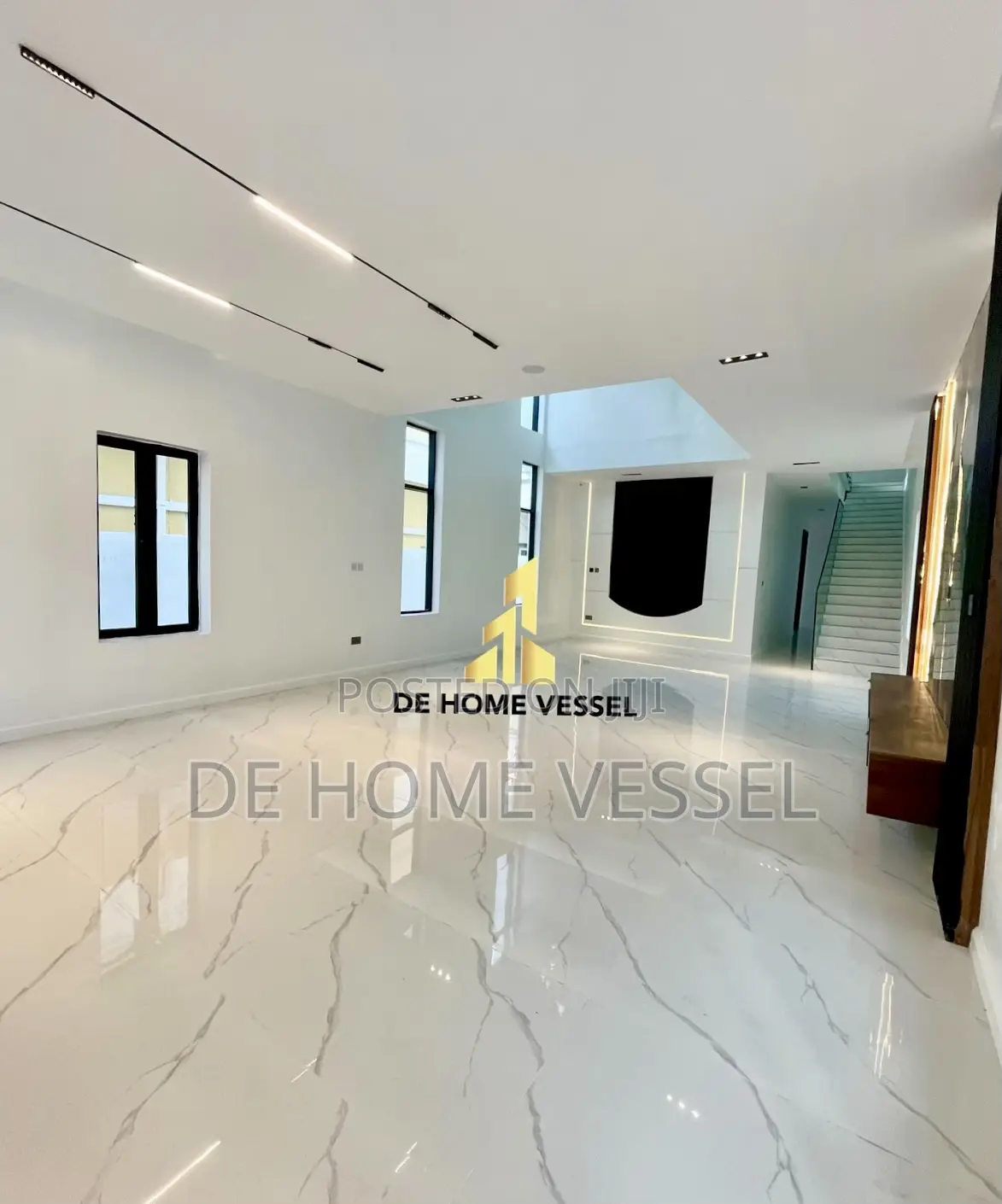 5bdrm Duplex in Chevron for sale