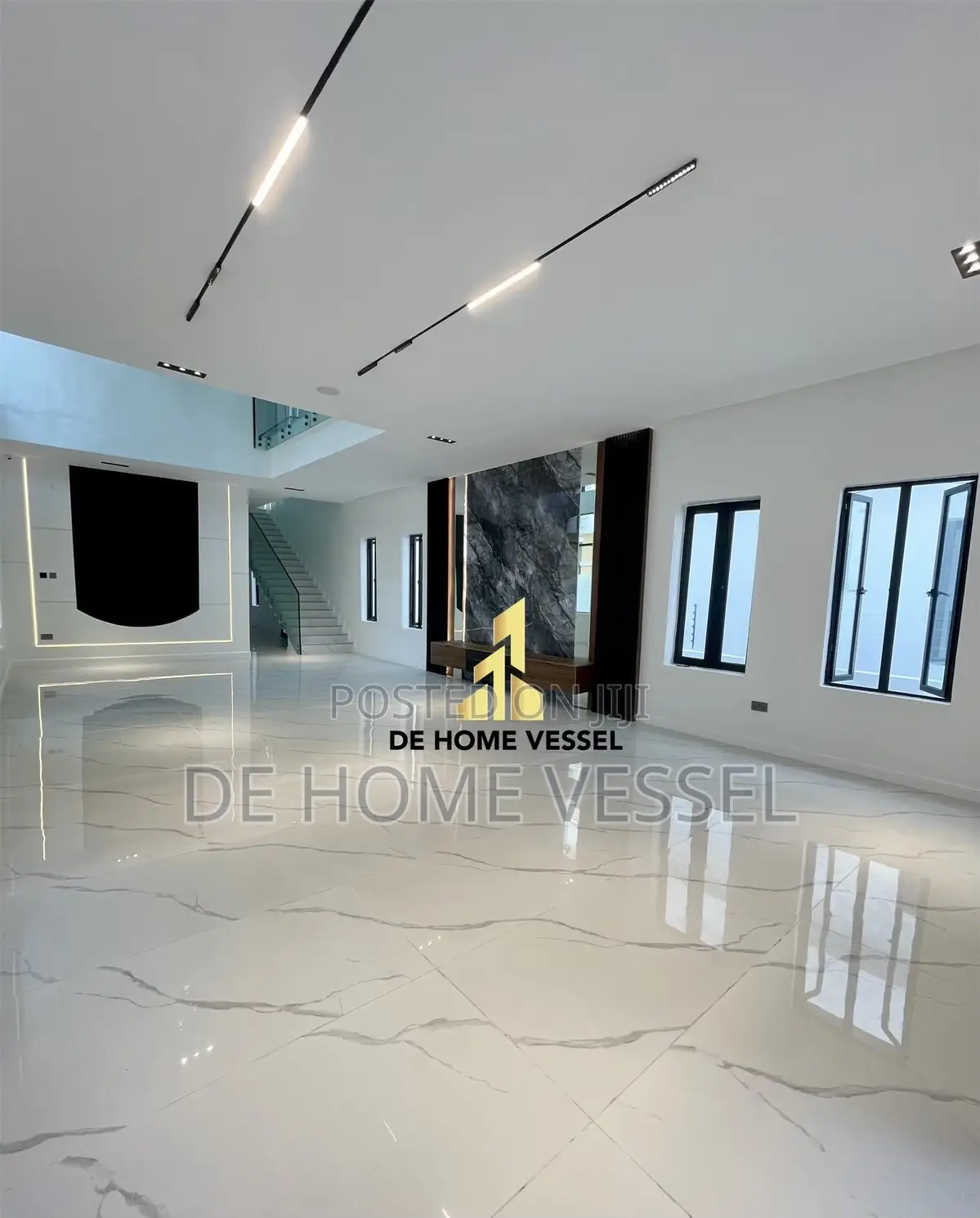 5bdrm Duplex in Chevron for sale
