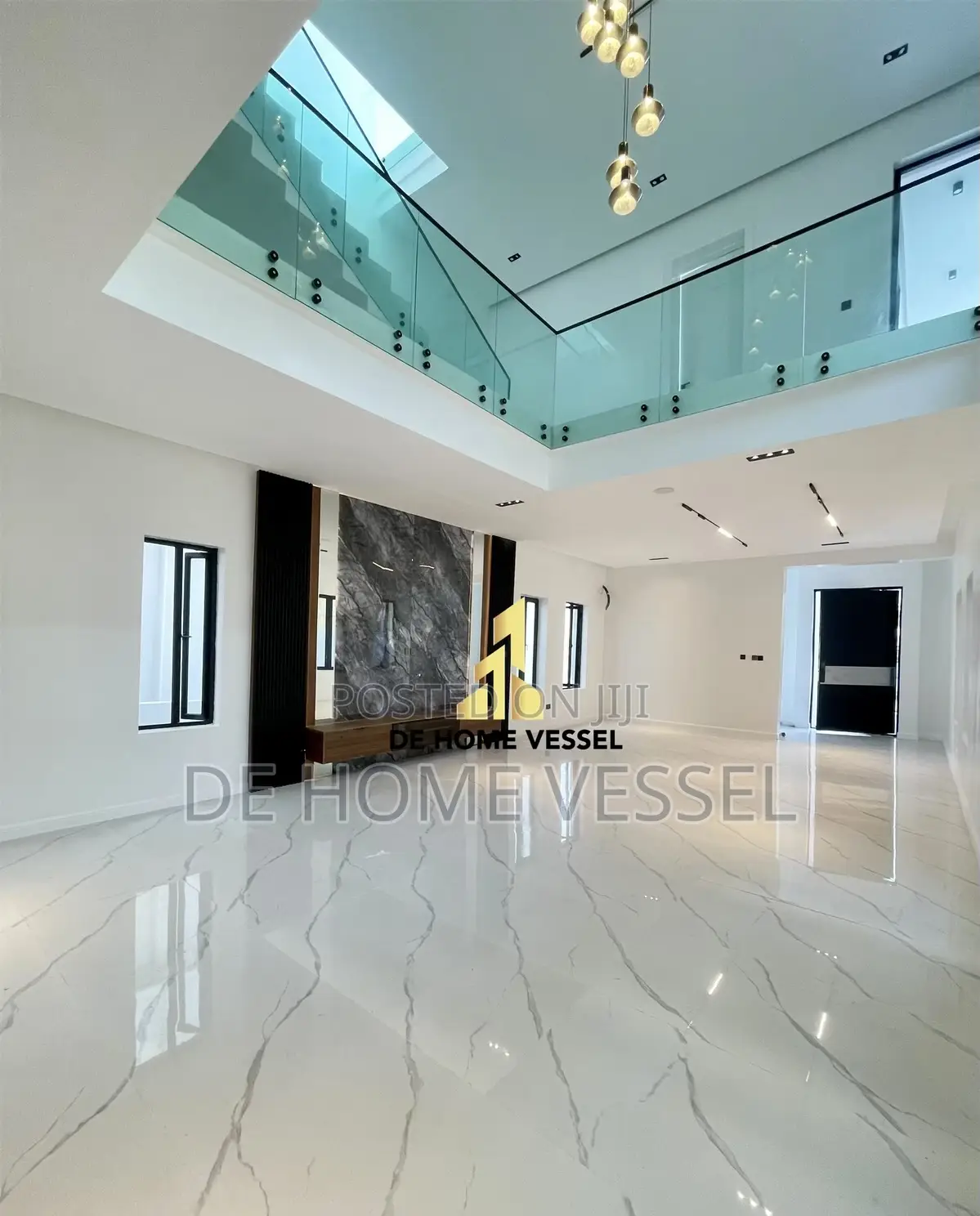 5bdrm Duplex in Chevron for sale