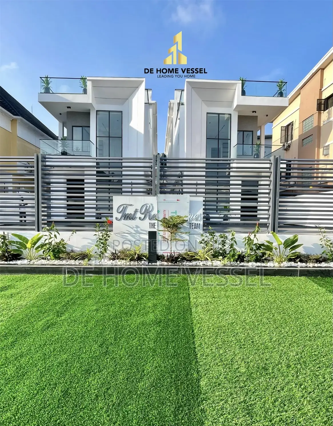5bdrm Duplex in Chevron for sale