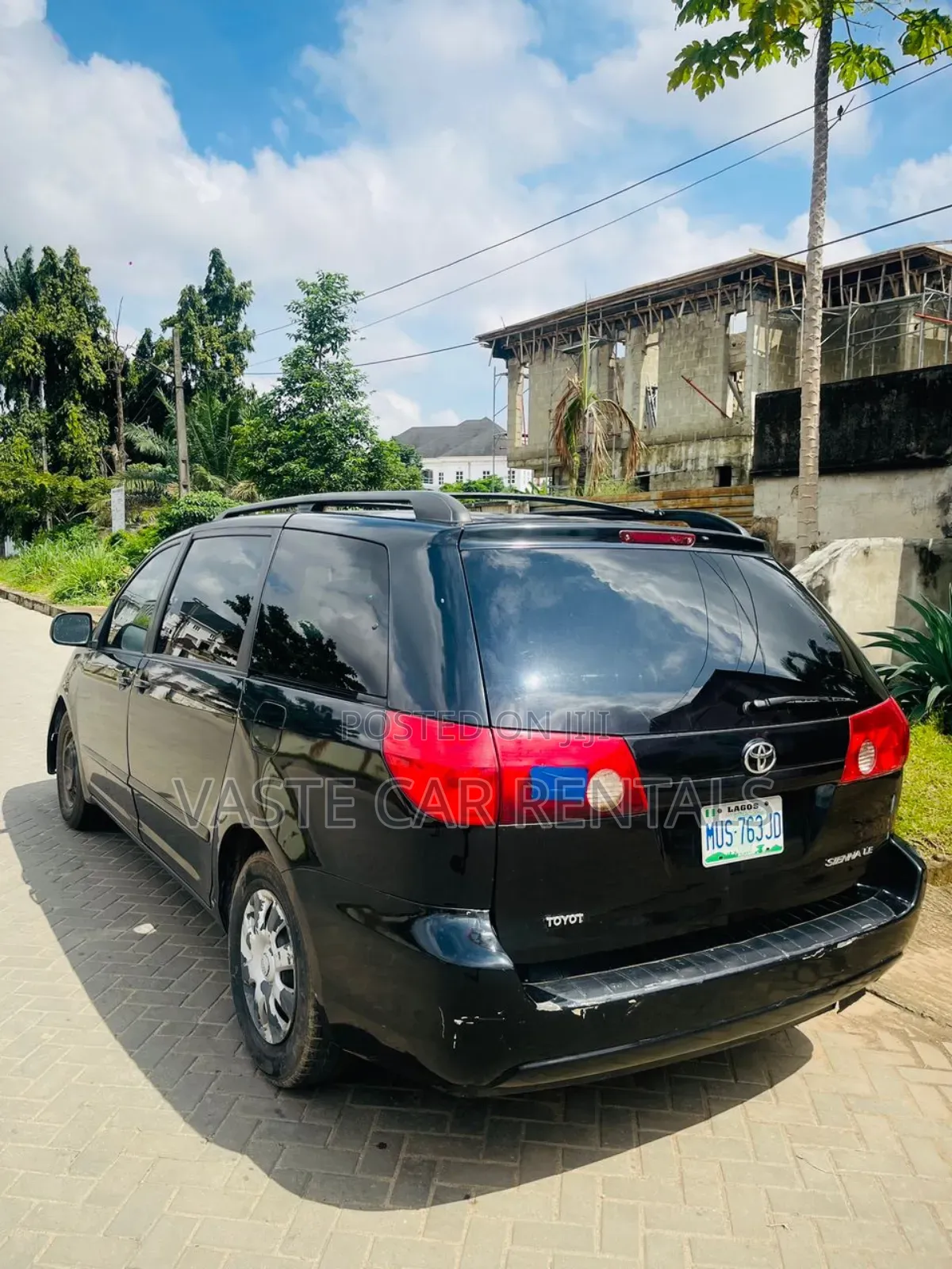 Toyota Sienna Airport Pickup & Drop-off In Lagos – Book Now