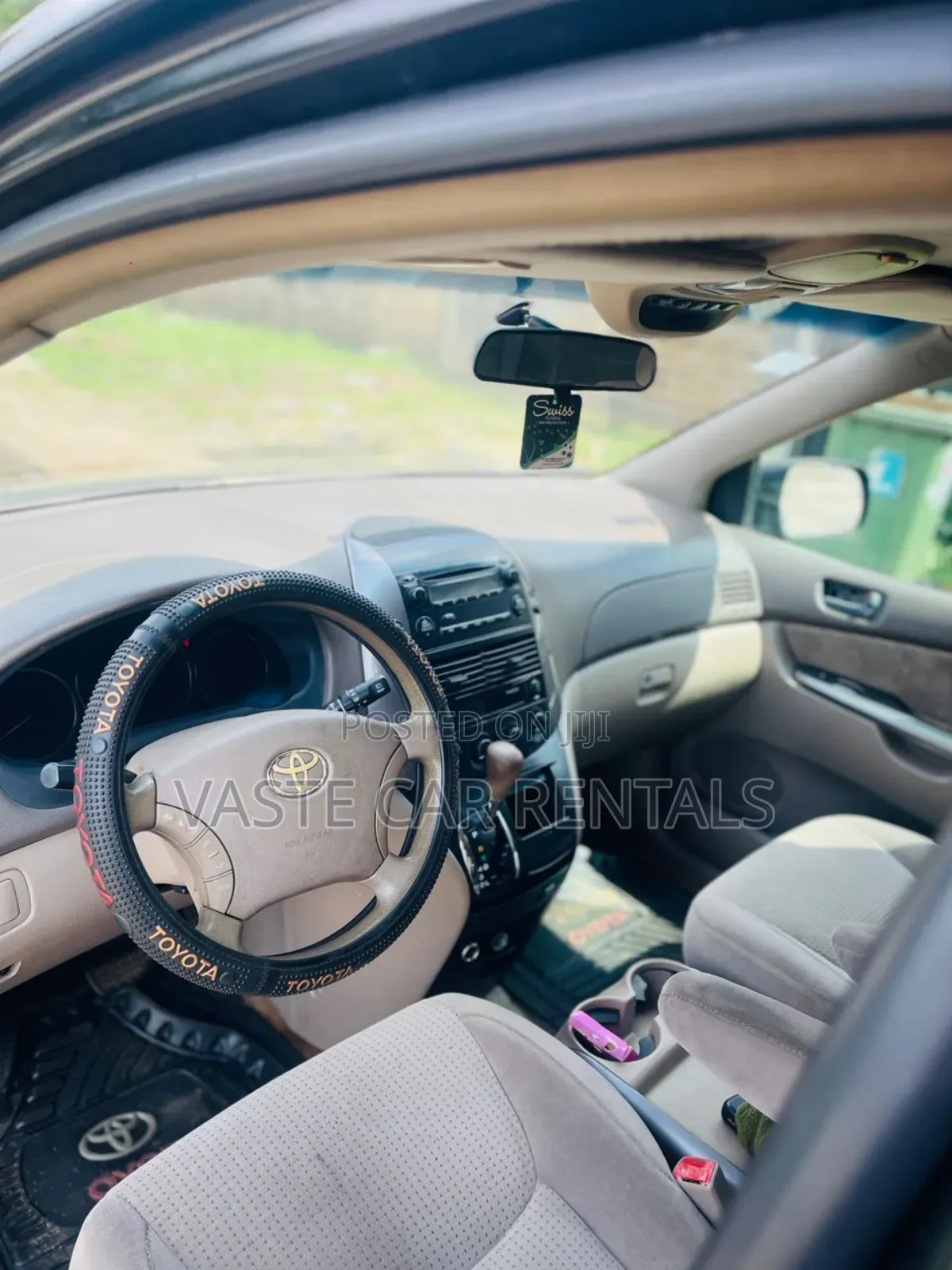 Toyota Sienna Airport Pickup & Drop-off In Lagos – Book Now