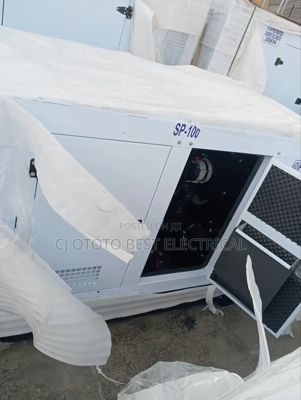 Strong Brand New Engine 100kva Perkins Generator Soundproof.