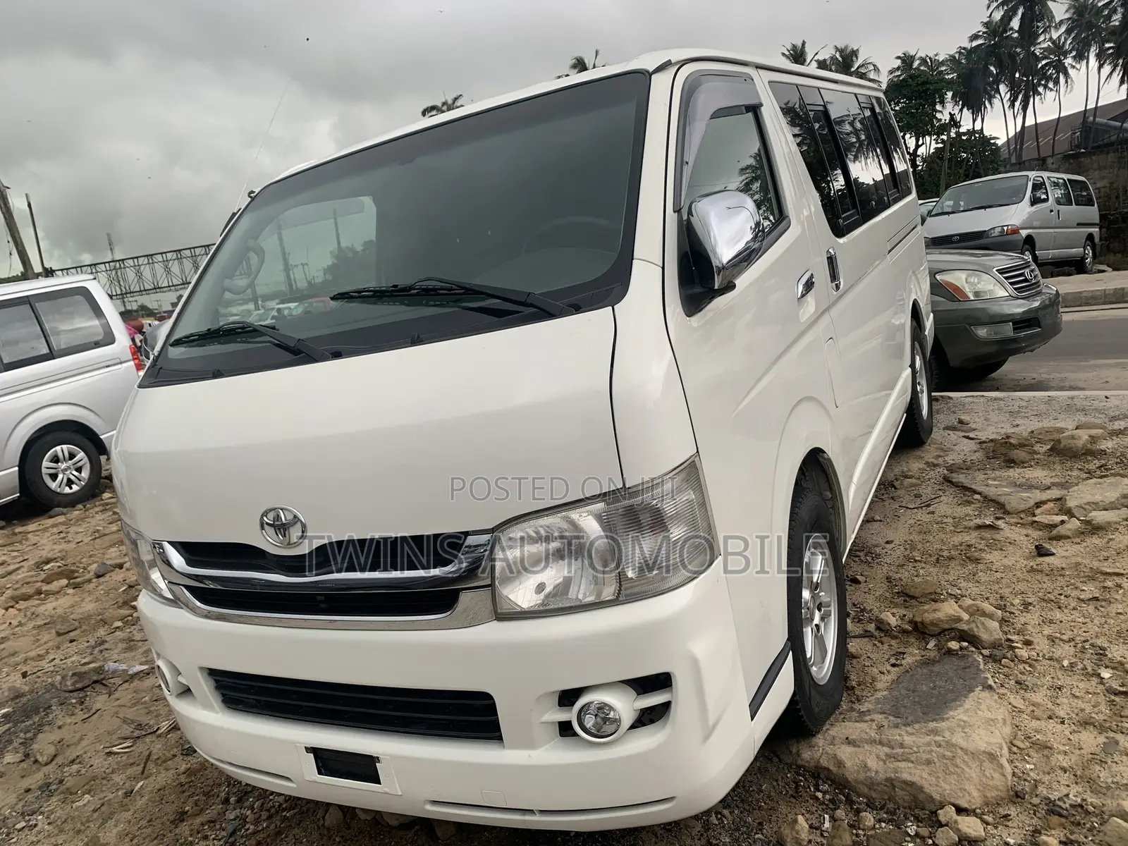 Toyota HiAce 2013 White