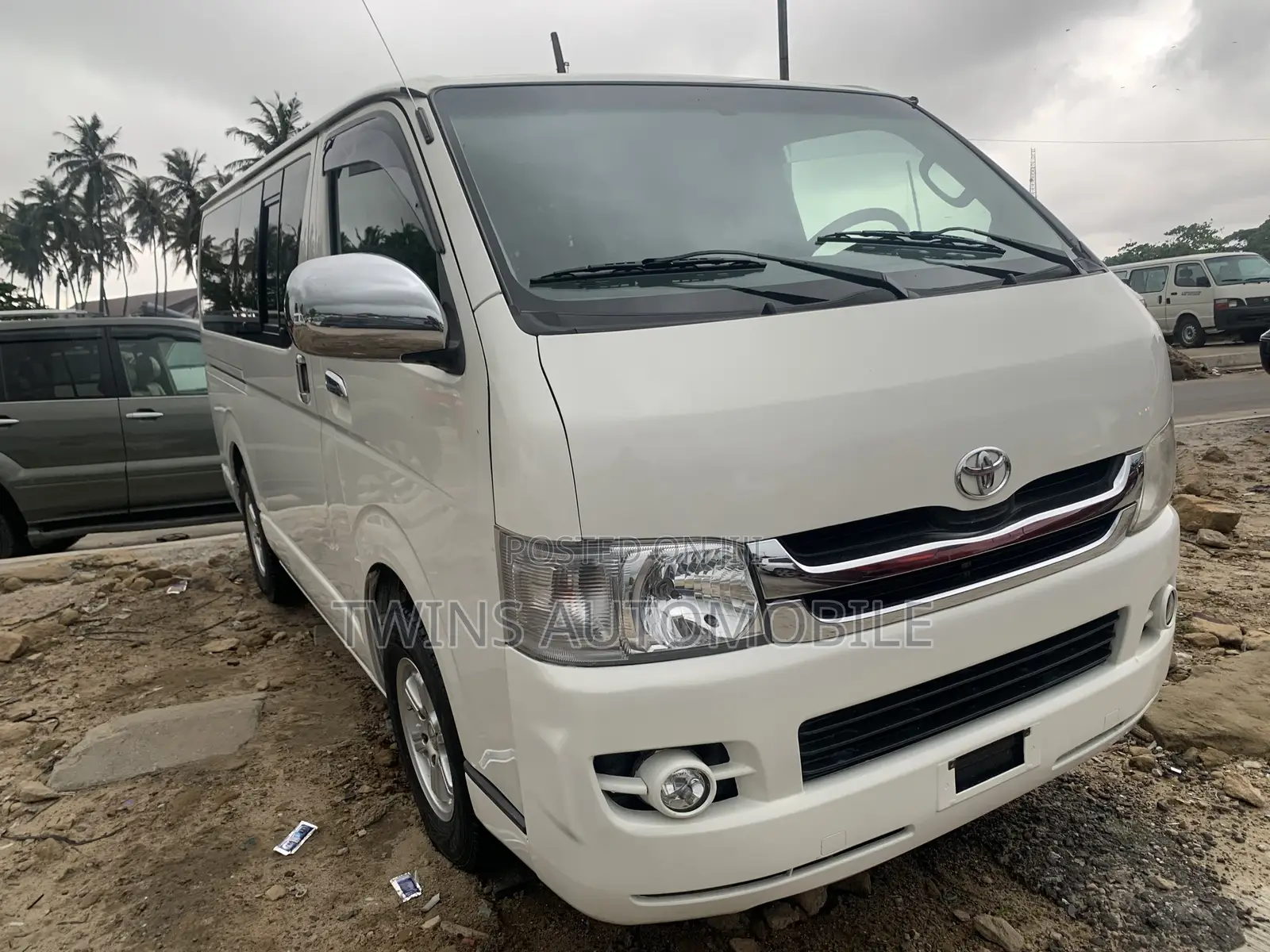 Toyota HiAce 2013 White