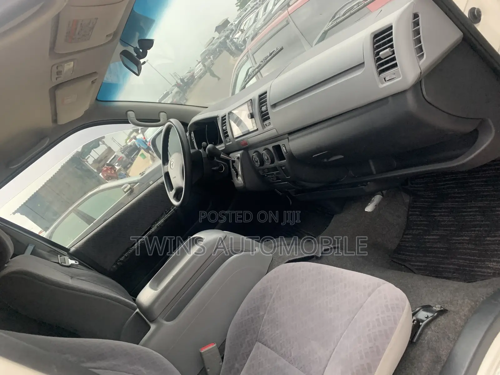 Toyota HiAce 2013 White