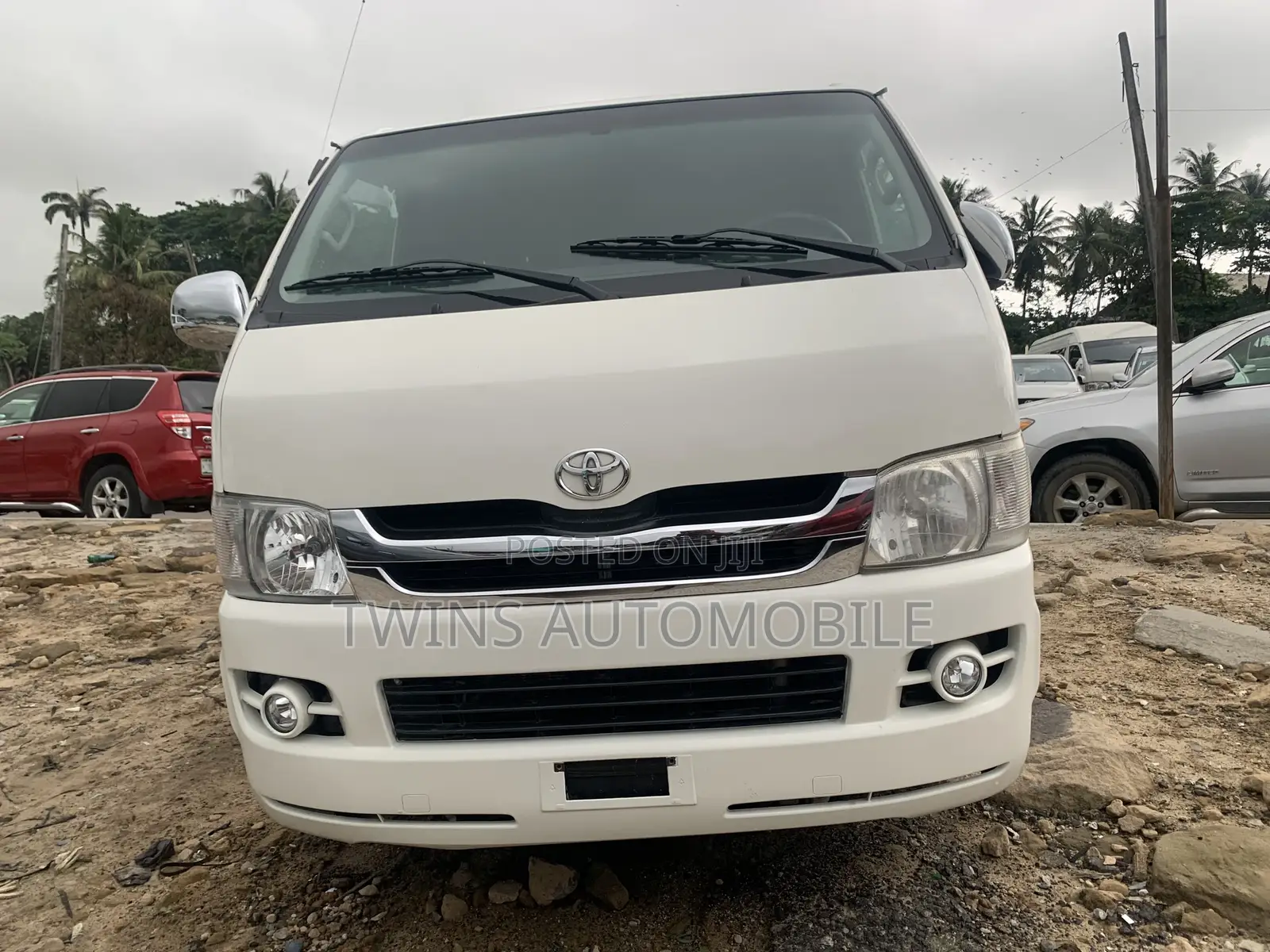 Toyota HiAce 2013 White