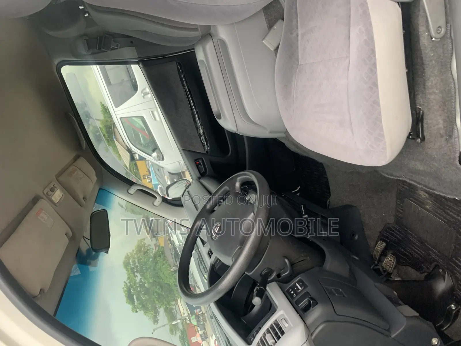 Toyota HiAce 2013 White