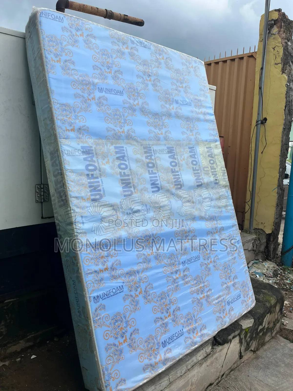 4 1⁄2 by 6 by 8 Unifoam Onyx Quality Mattress in Abeokuta