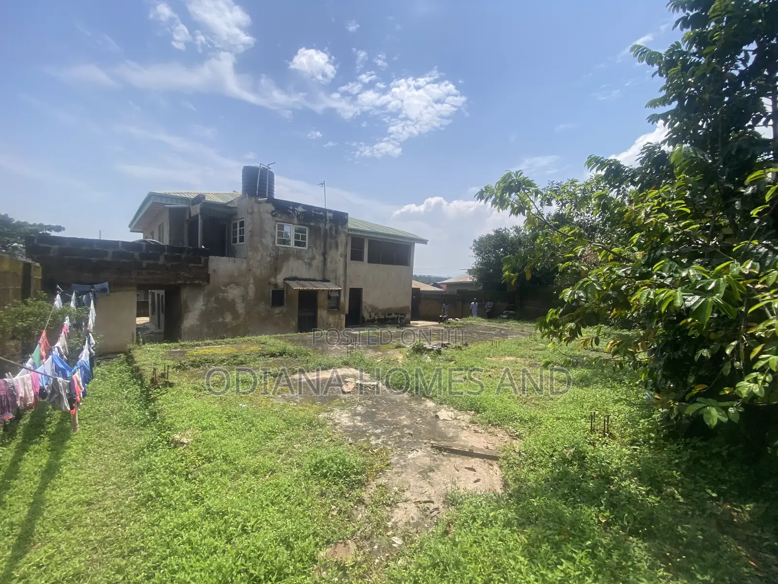 6bdrm Apartment in Off Apate-Awoton, Ibadan for sale