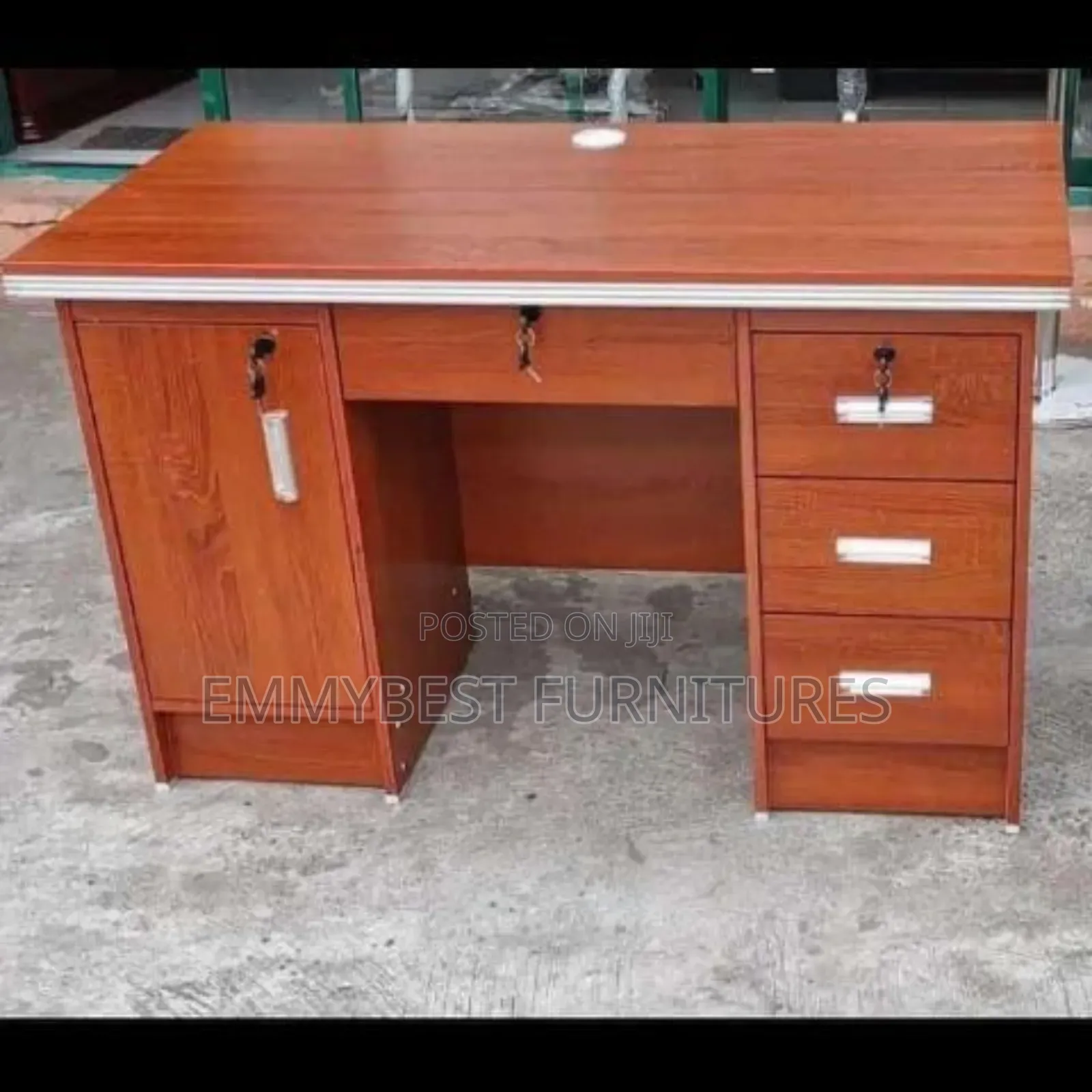 Good Standard, Quality Office Table.