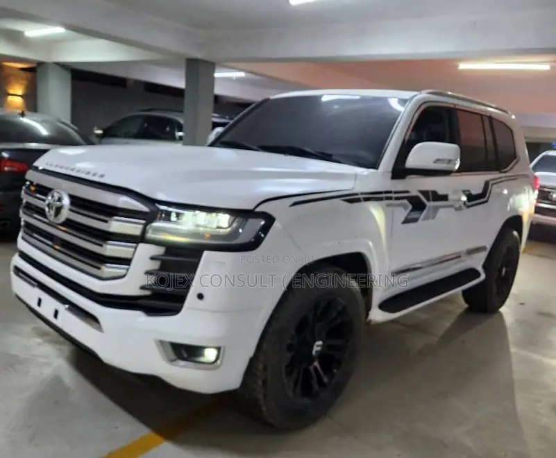 Toyota Land Cruiser 2011 White