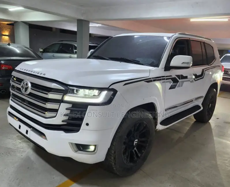 Toyota Land Cruiser 2011 White