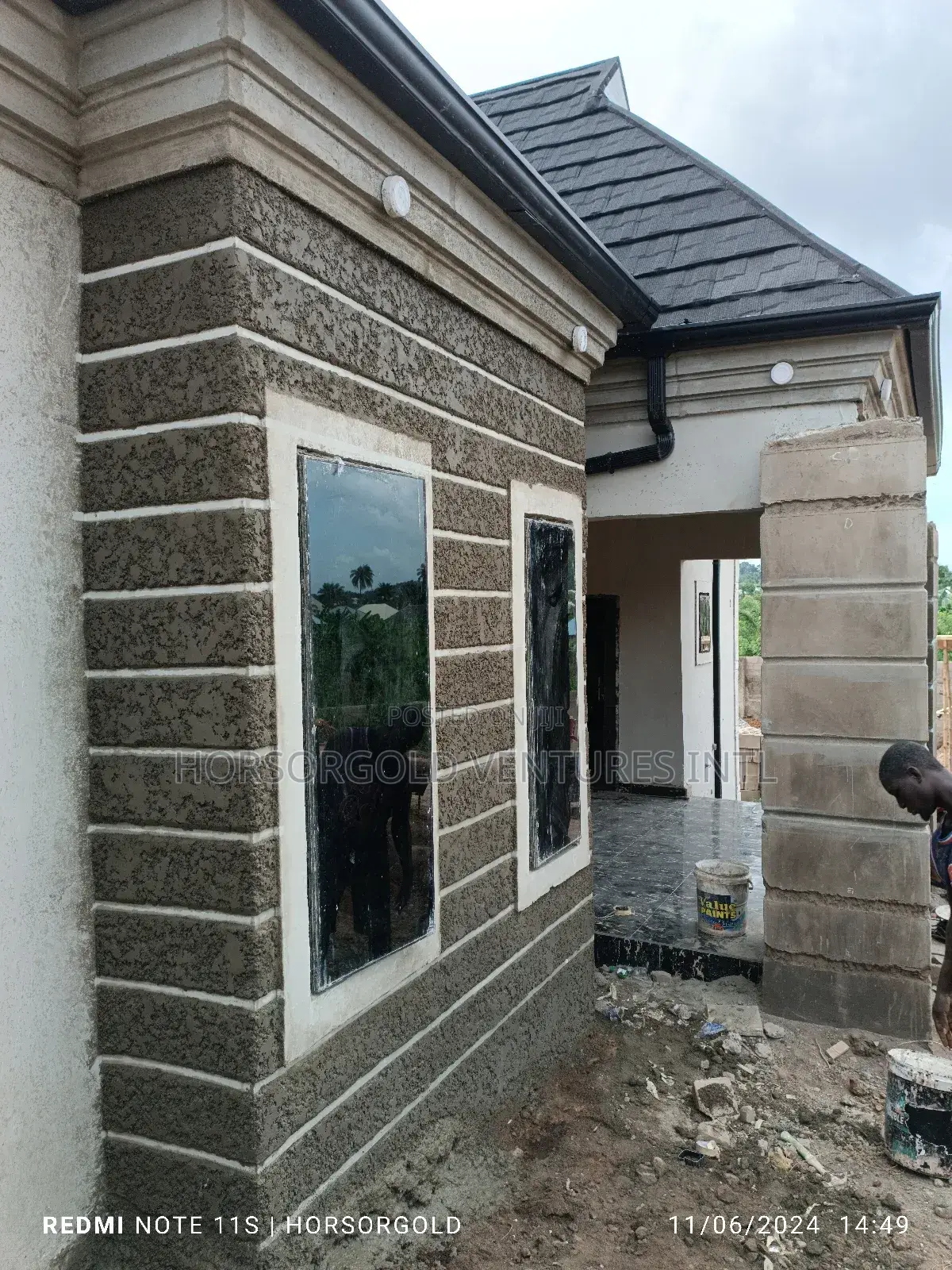 Waterproof Tyrolean Wall Design
