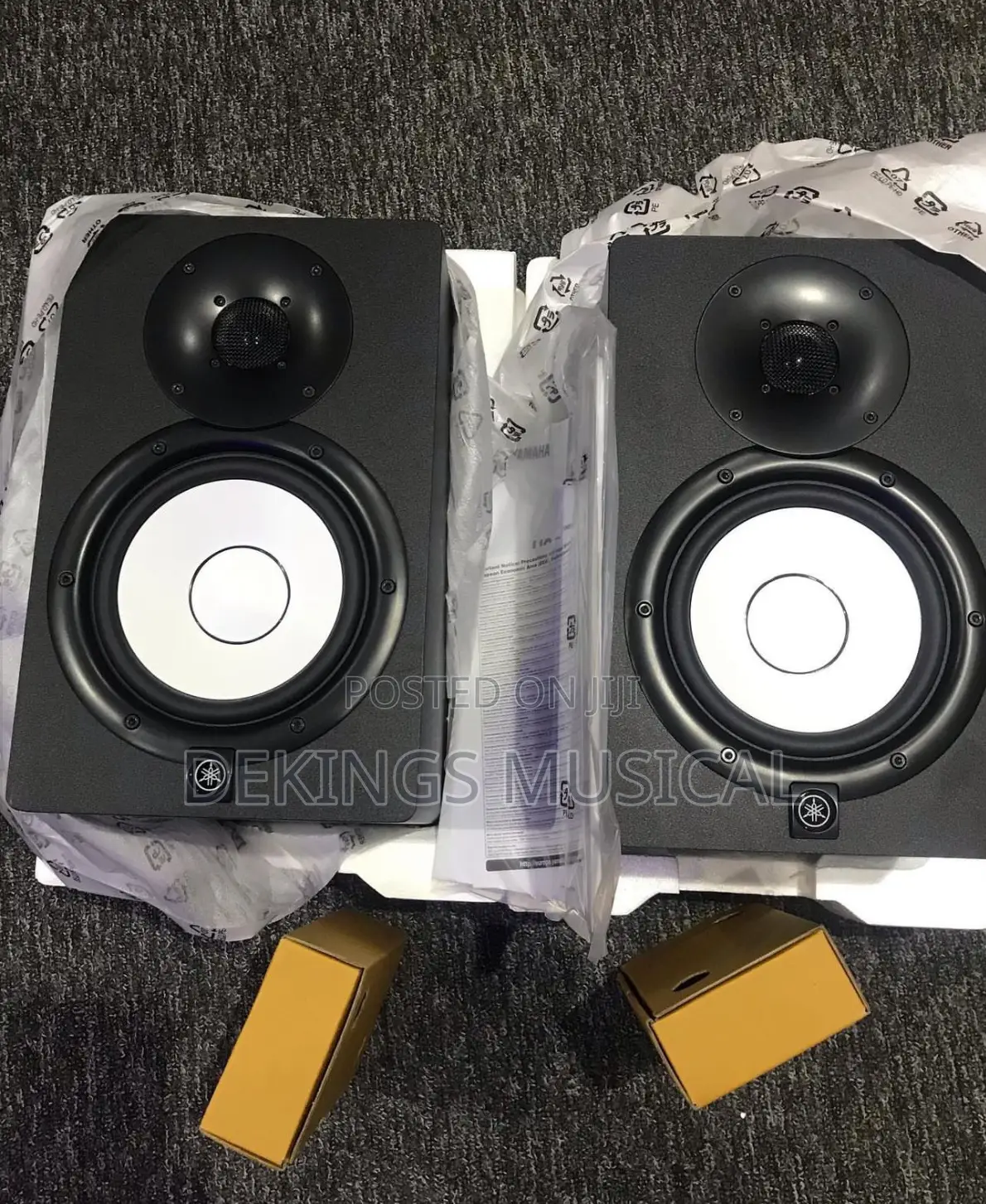 Yamaha HS7 Powered Studio Monitor Speaker – Black (Pair)