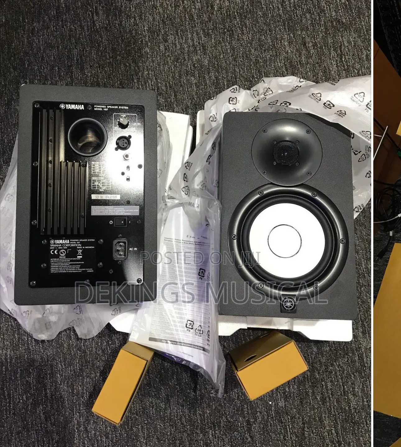 Yamaha HS7 Powered Studio Monitor Speaker – Black (Pair)