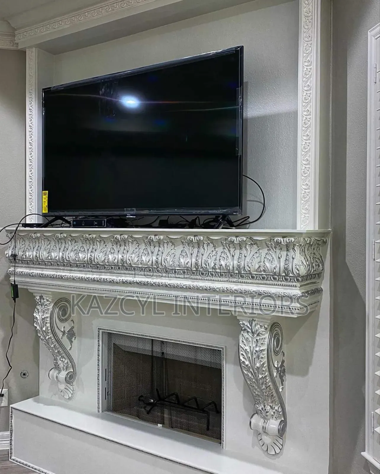 Pop Royal Tv Shelf