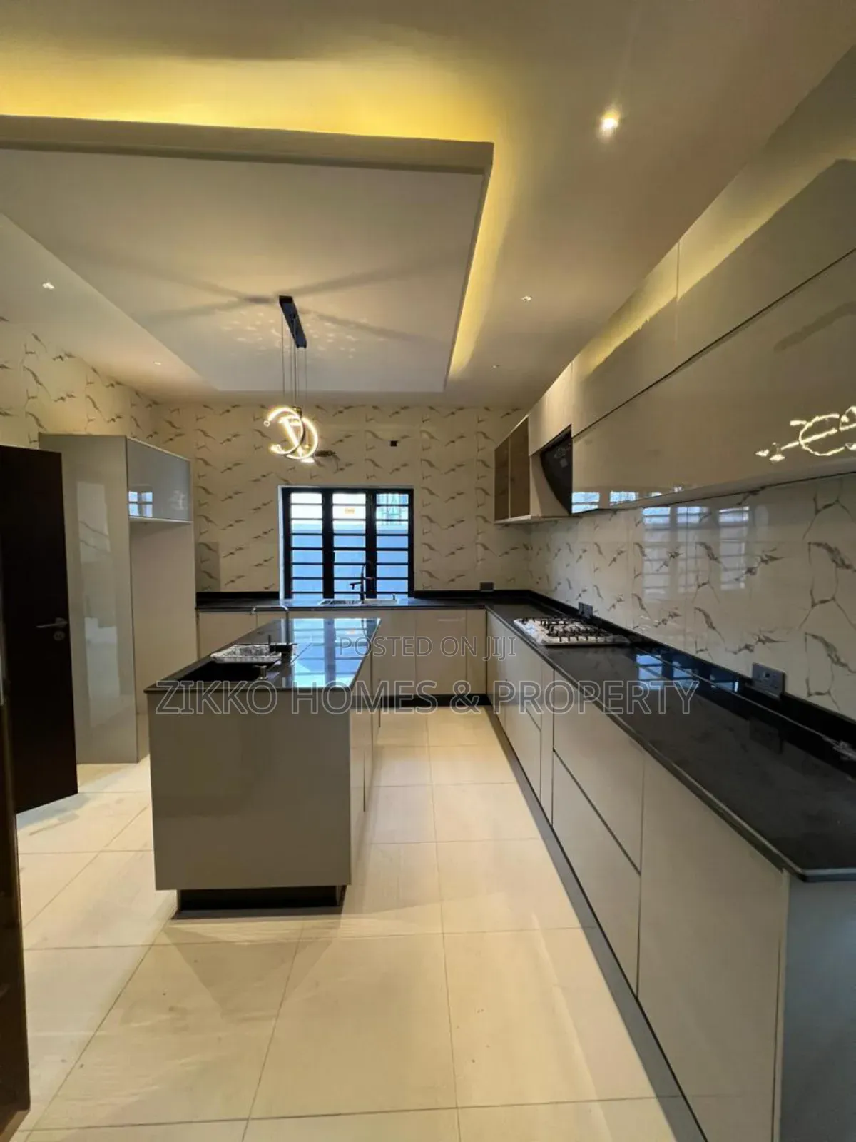 5bdrm Duplex in Orchid, Chevron for sale