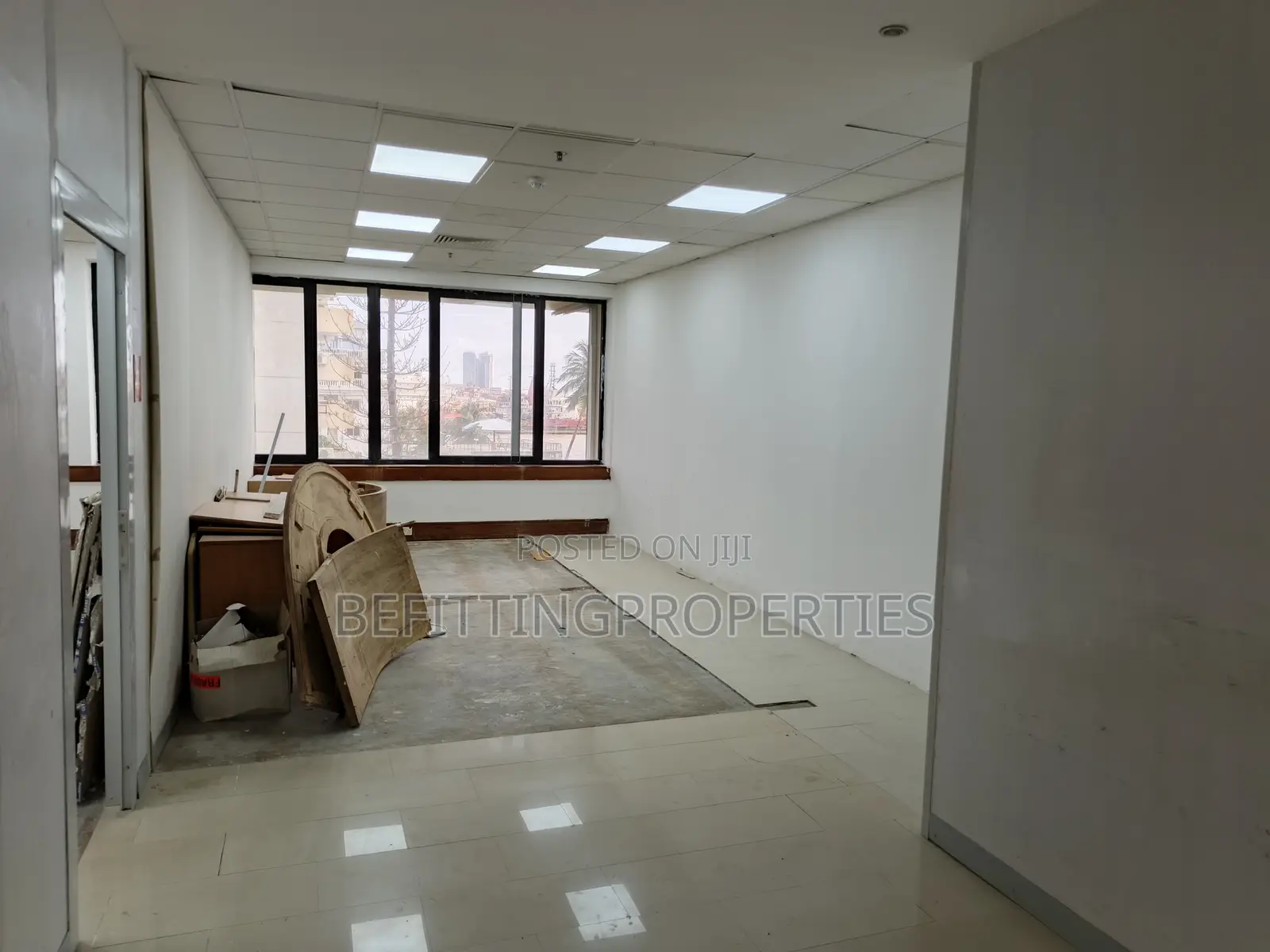 Sea View Office Space -- 215 SQM 292 SQM