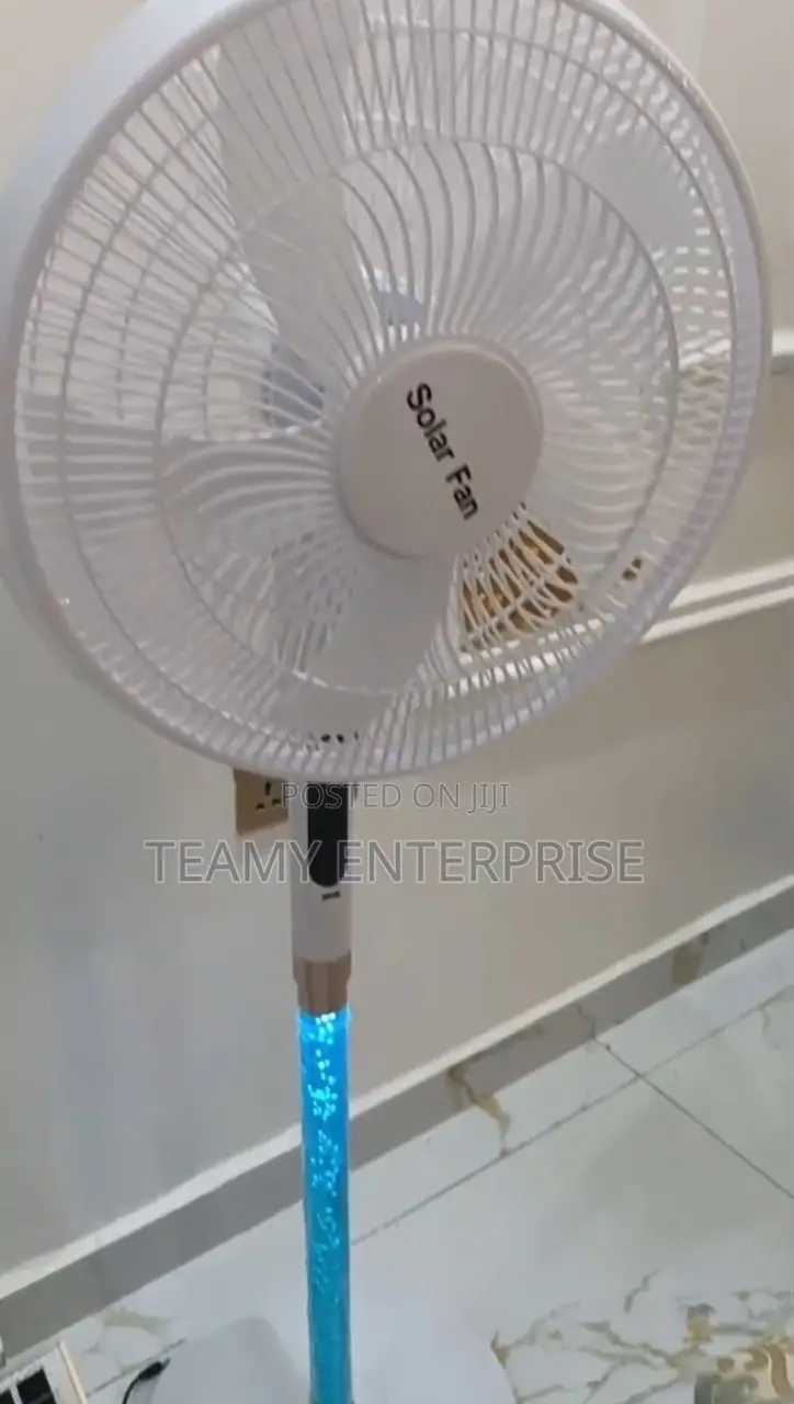 16” Solar Rechargeable Fan With Panel and Remote