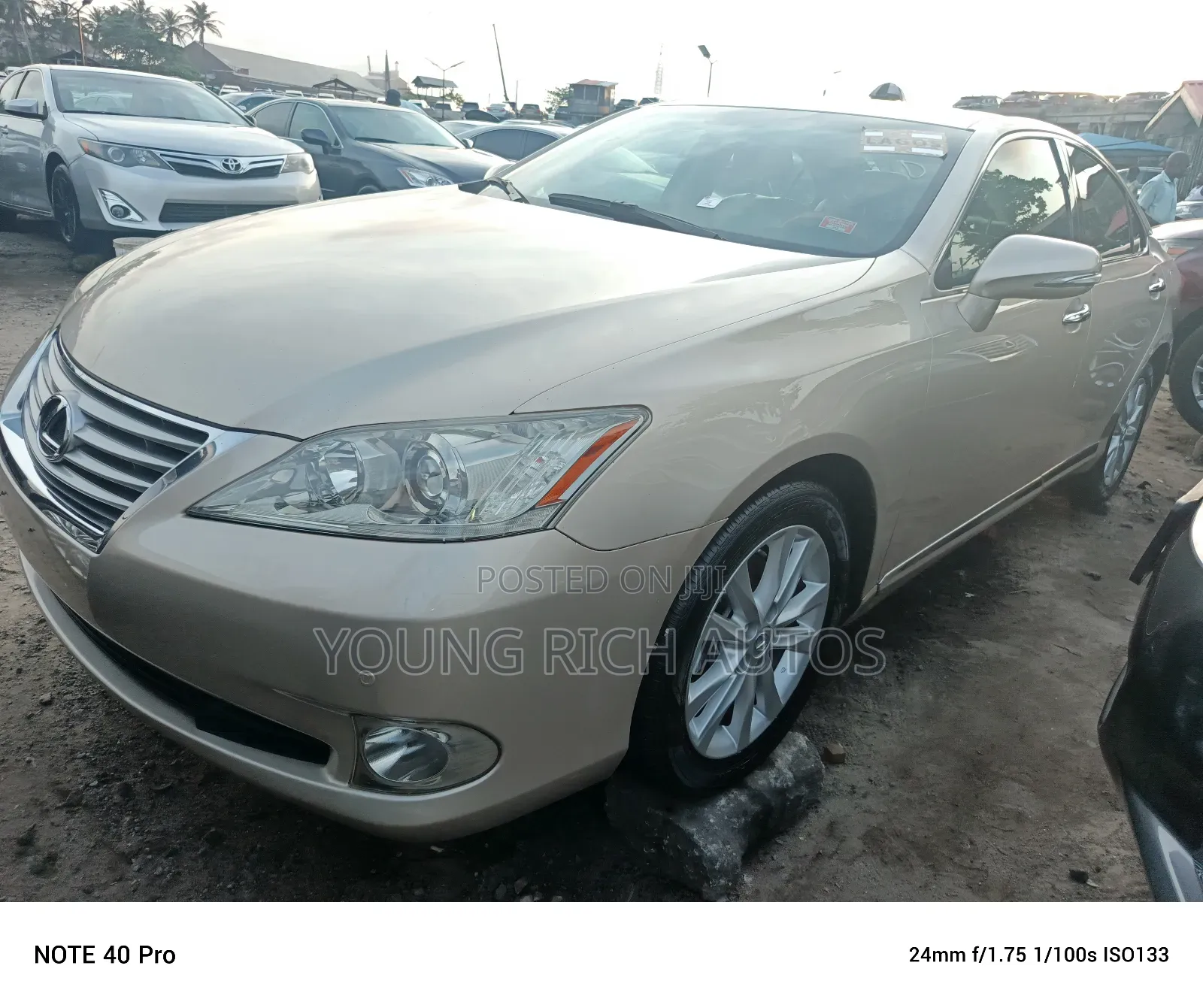 Lexus ES 350 2011 Gold