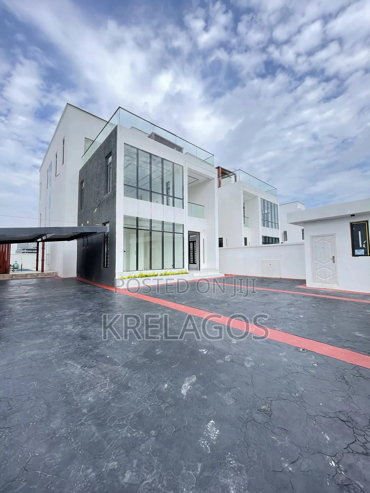 5bdrm Duplex in Lekki for sale