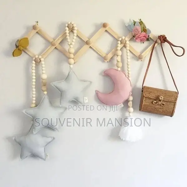 Expandable Wooden Bag Hanger