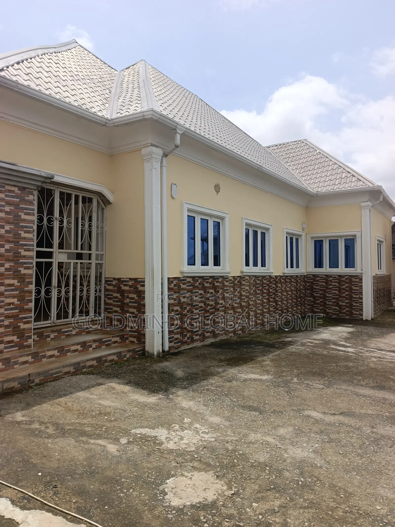 3bdrm Bungalow in Goldmind Estate, Sabon Lugbe for sale
