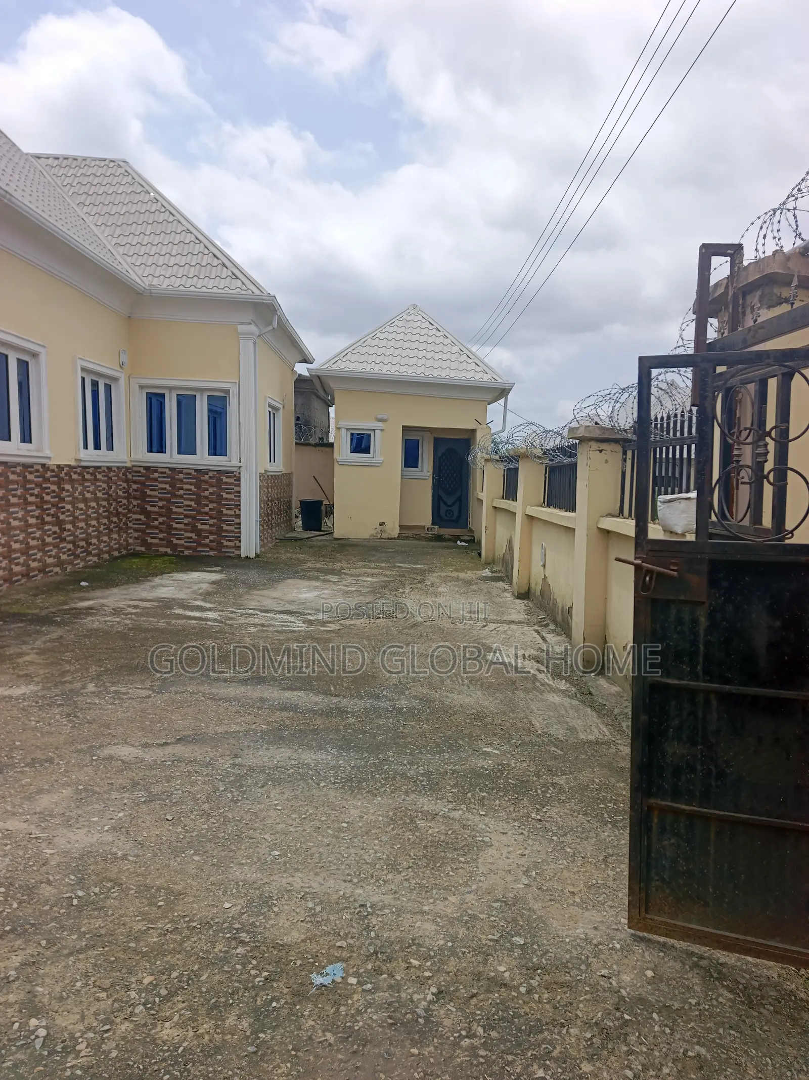 3bdrm Bungalow in Goldmind Estate, Sabon Lugbe for sale
