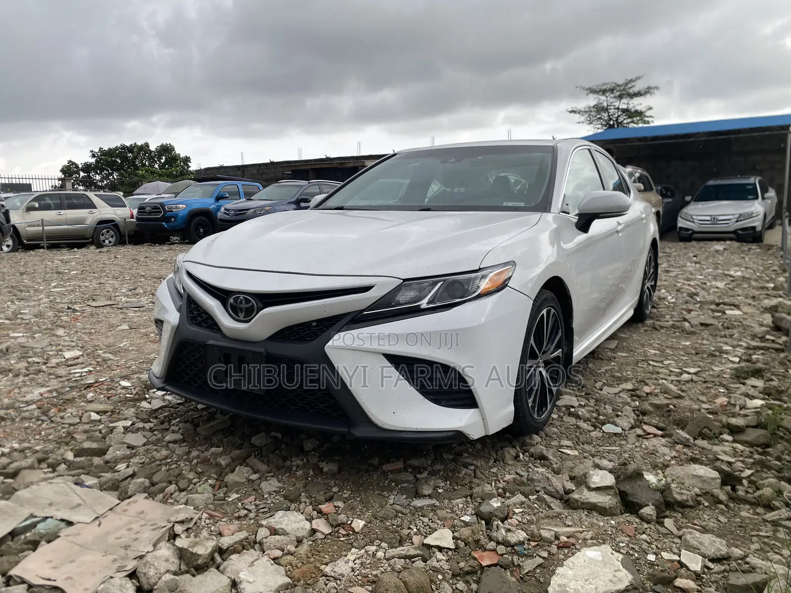 Toyota Camry SE FWD (2.5L 4cyl 8AM) 2018 White