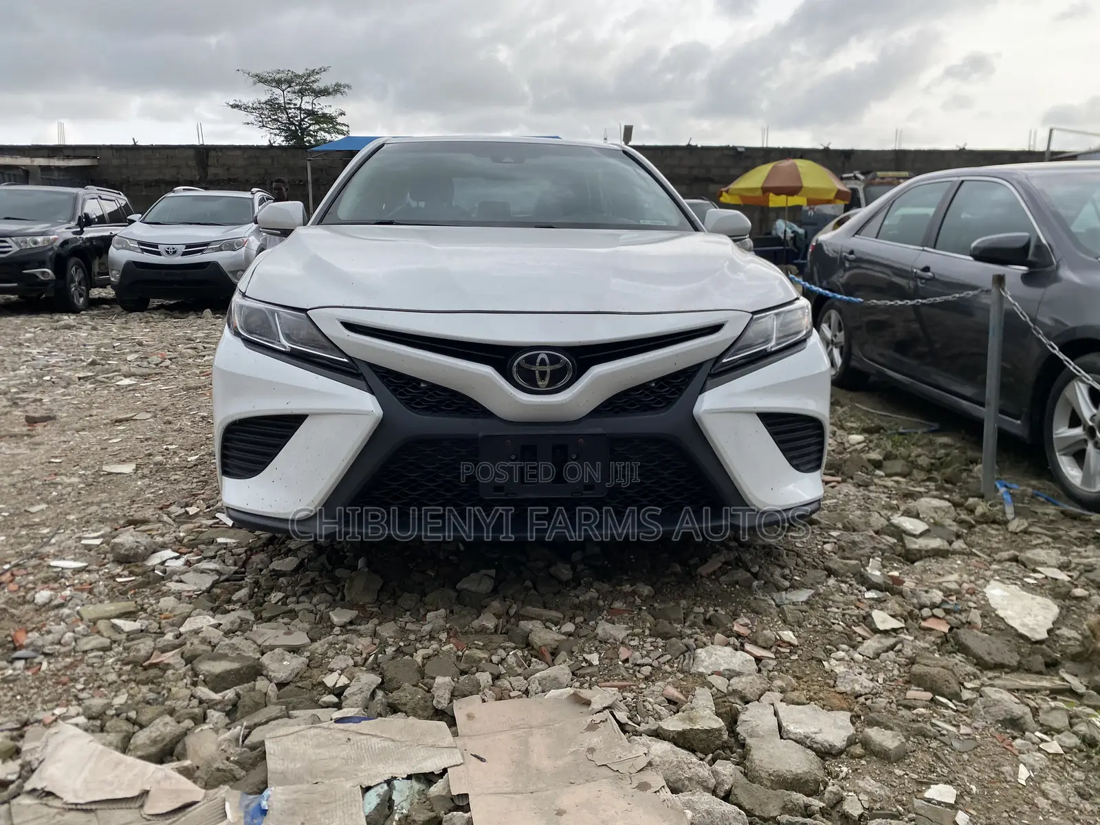 Toyota Camry SE FWD (2.5L 4cyl 8AM) 2018 White