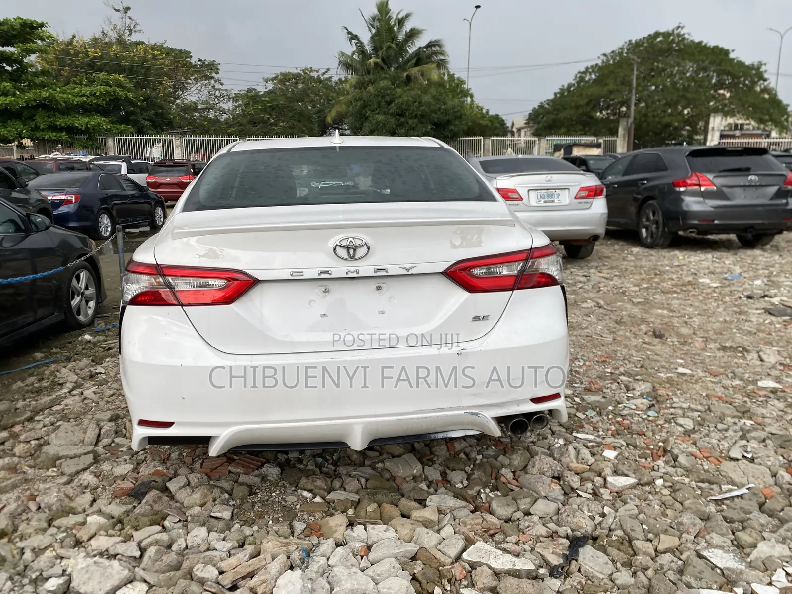 Toyota Camry SE FWD (2.5L 4cyl 8AM) 2018 White