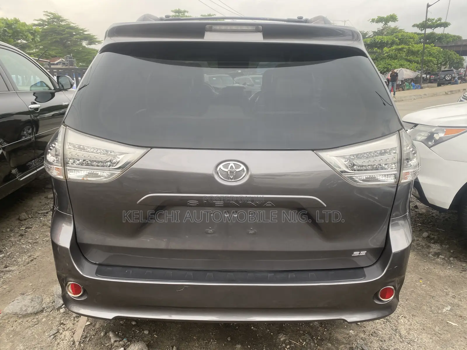 Toyota Sienna SE 8 Passenger 2011 Gray