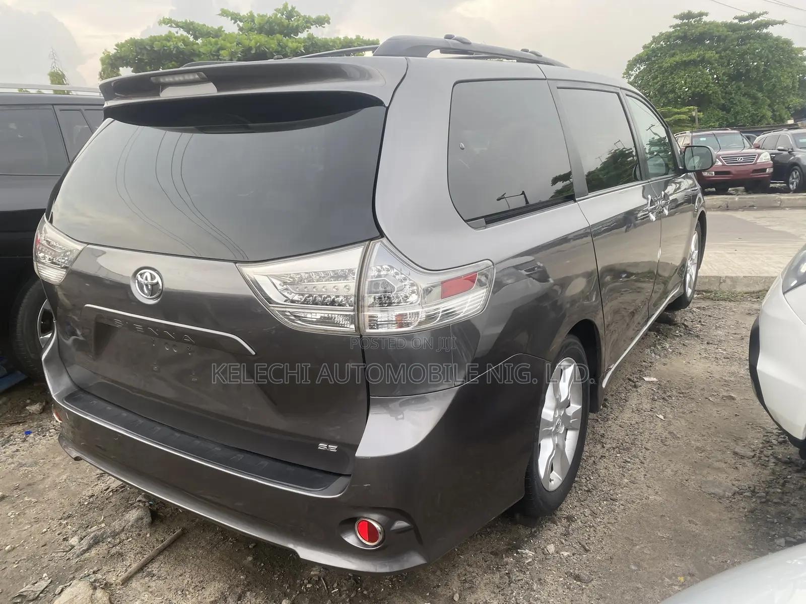 Toyota Sienna SE 8 Passenger 2011 Gray