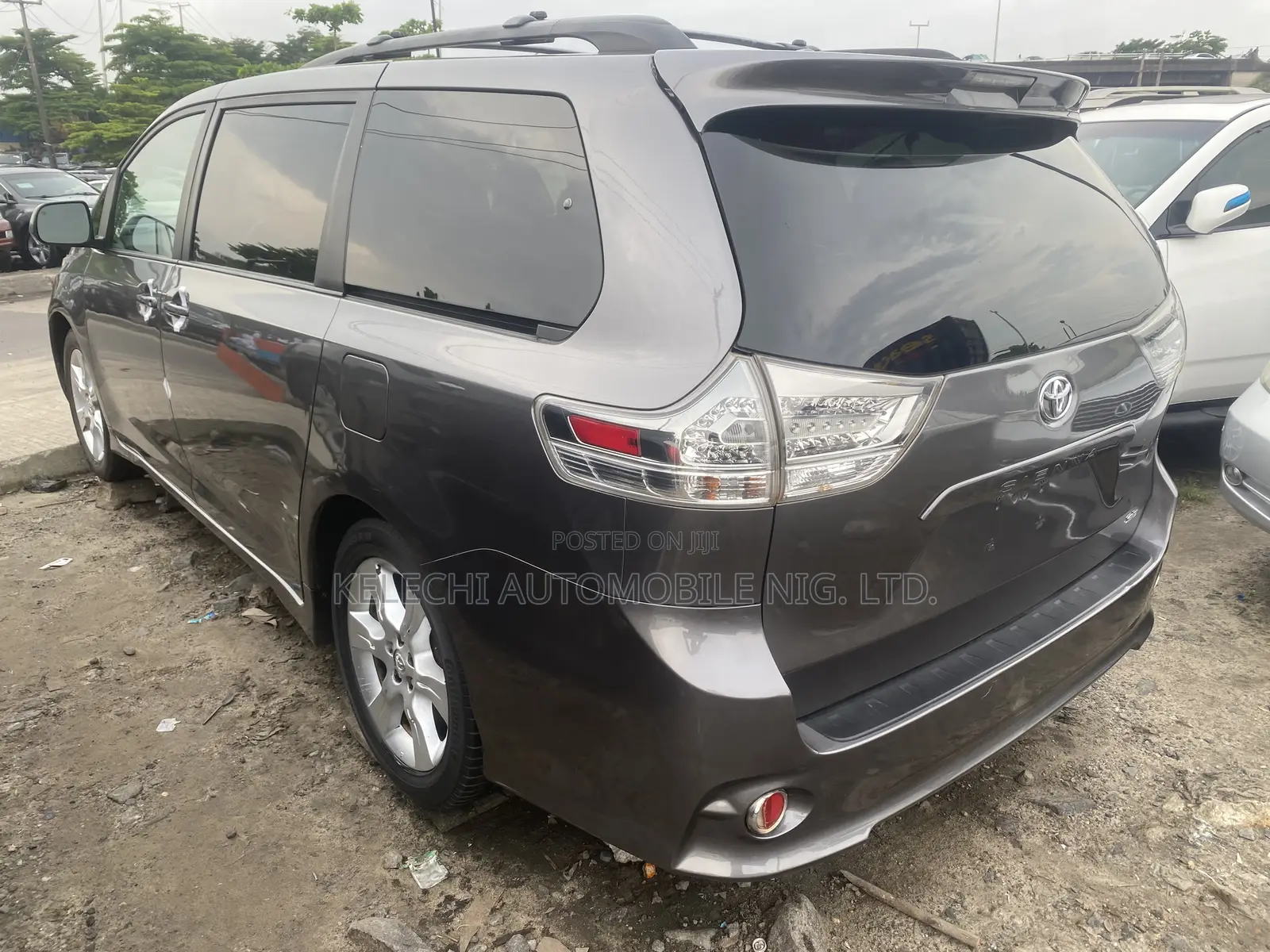 Toyota Sienna SE 8 Passenger 2011 Gray