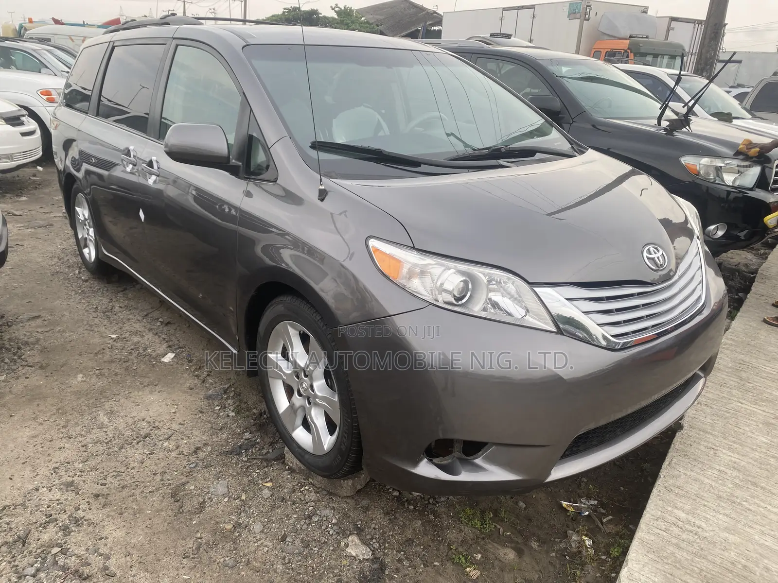 Toyota Sienna SE 8 Passenger 2011 Gray