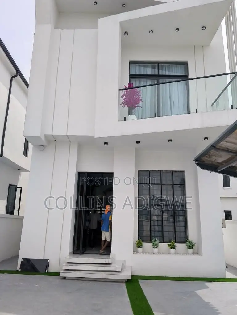 5bdrm Duplex in Royal Pine Estate, Chevron for sale