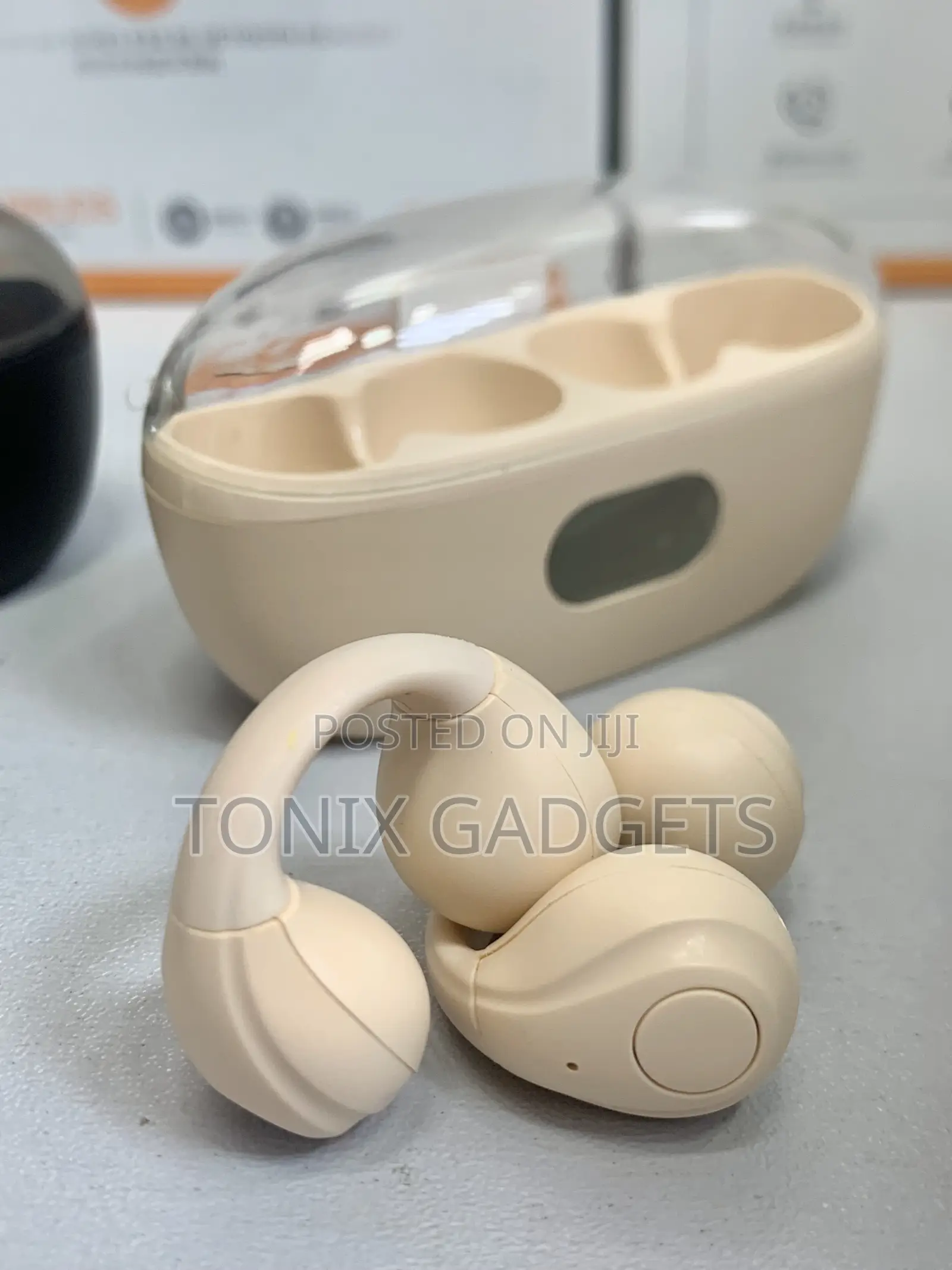 Earring Style Bluetooth Clip-on Earbuds With Digital Display