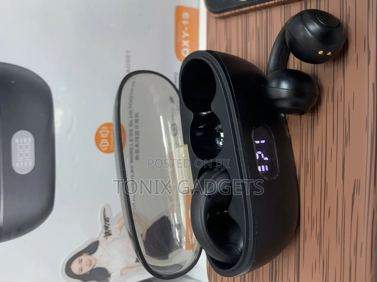 Earring Style Bluetooth Clip-on Earbuds With Digital Display