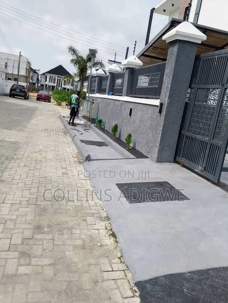 4bdrm Duplex in Orchid Chevron for sale