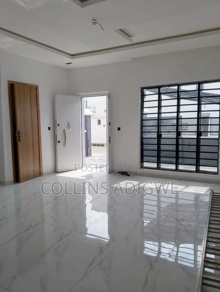 4bdrm Duplex in Orchid Chevron for sale