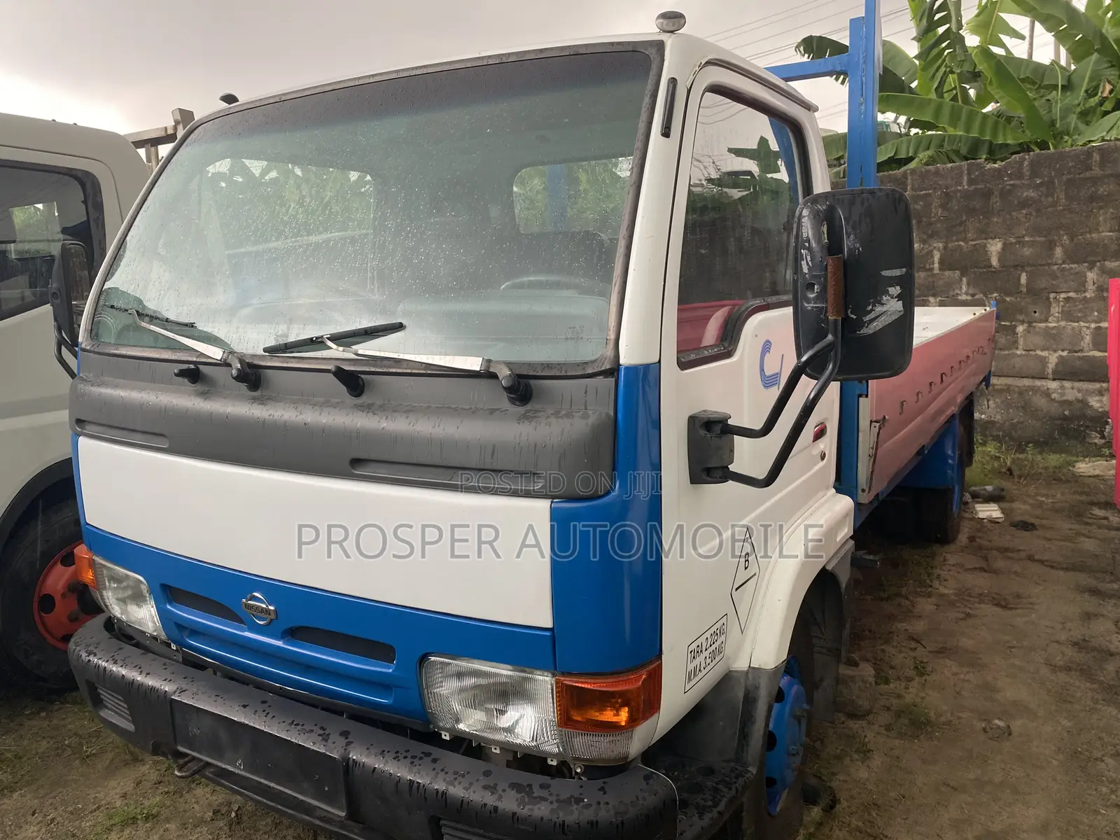 Nissan Cabstar 6tyres