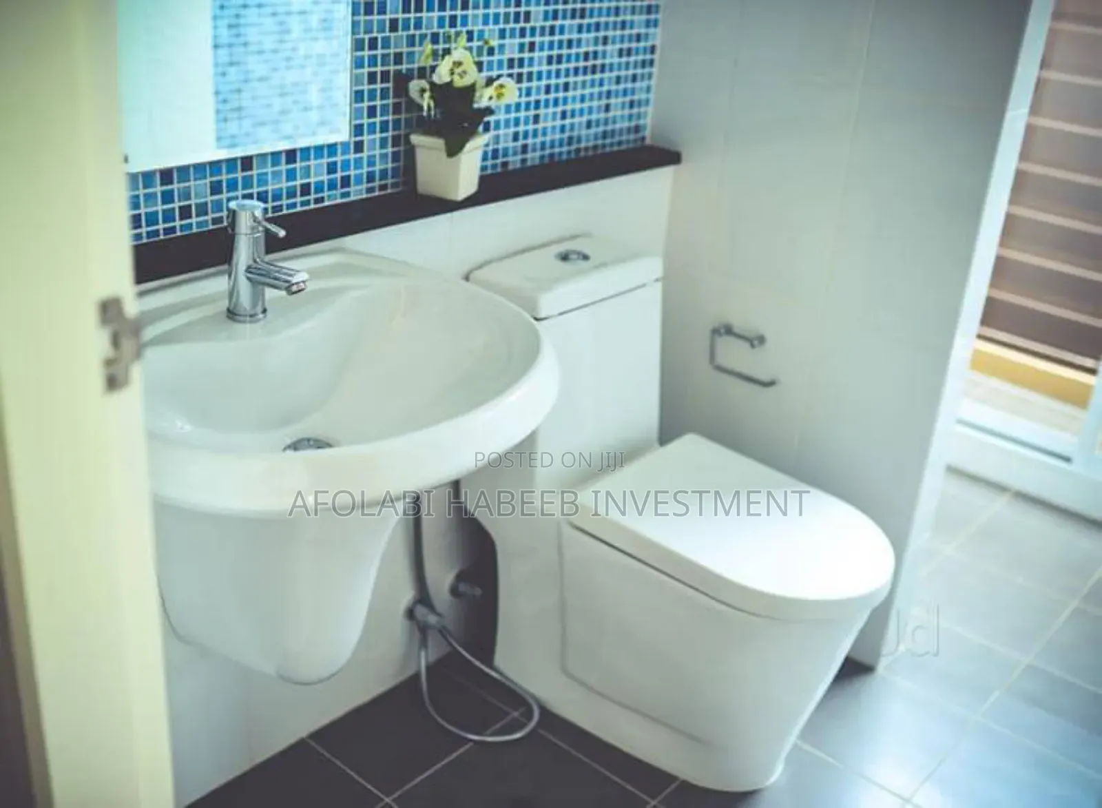 Complete Set of Water Closet