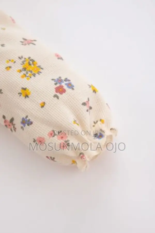 2 Piece Regular Fit Big Neck Flower Set