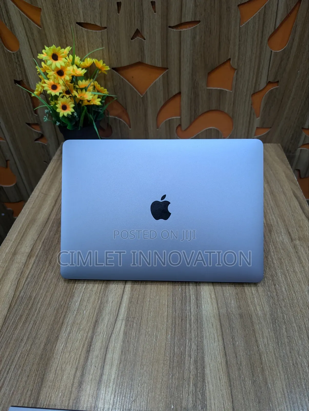 Laptop Apple MacBook Pro 2022 M2 8GB Apple M2 SSD 256GB