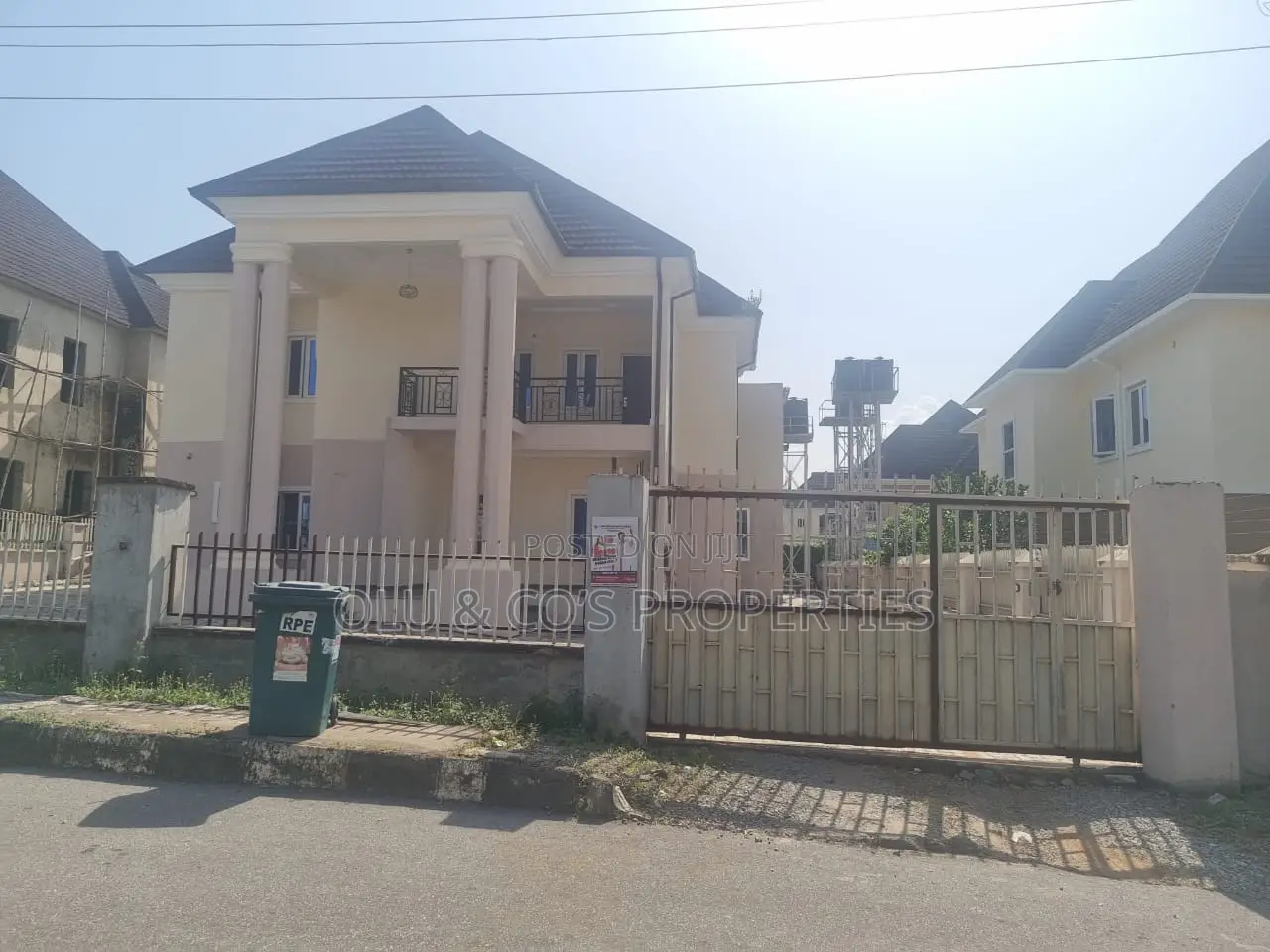 5bdrm Block of Flats in River Pack Estate, Lugbe District for rent