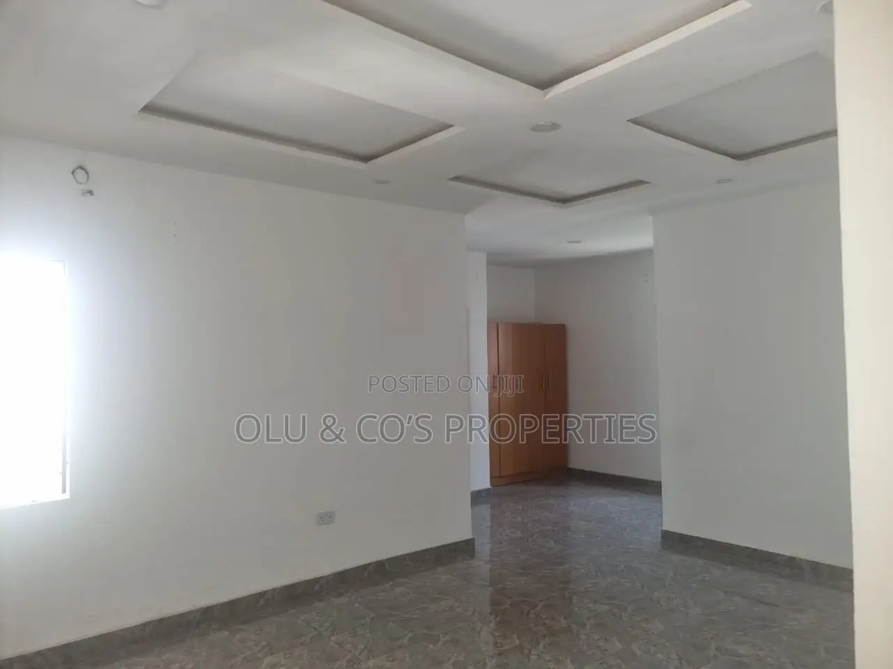 5bdrm Block of Flats in River Pack Estate, Lugbe District for rent