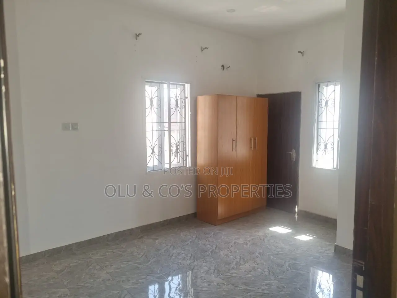 5bdrm Block of Flats in River Pack Estate, Lugbe District for rent