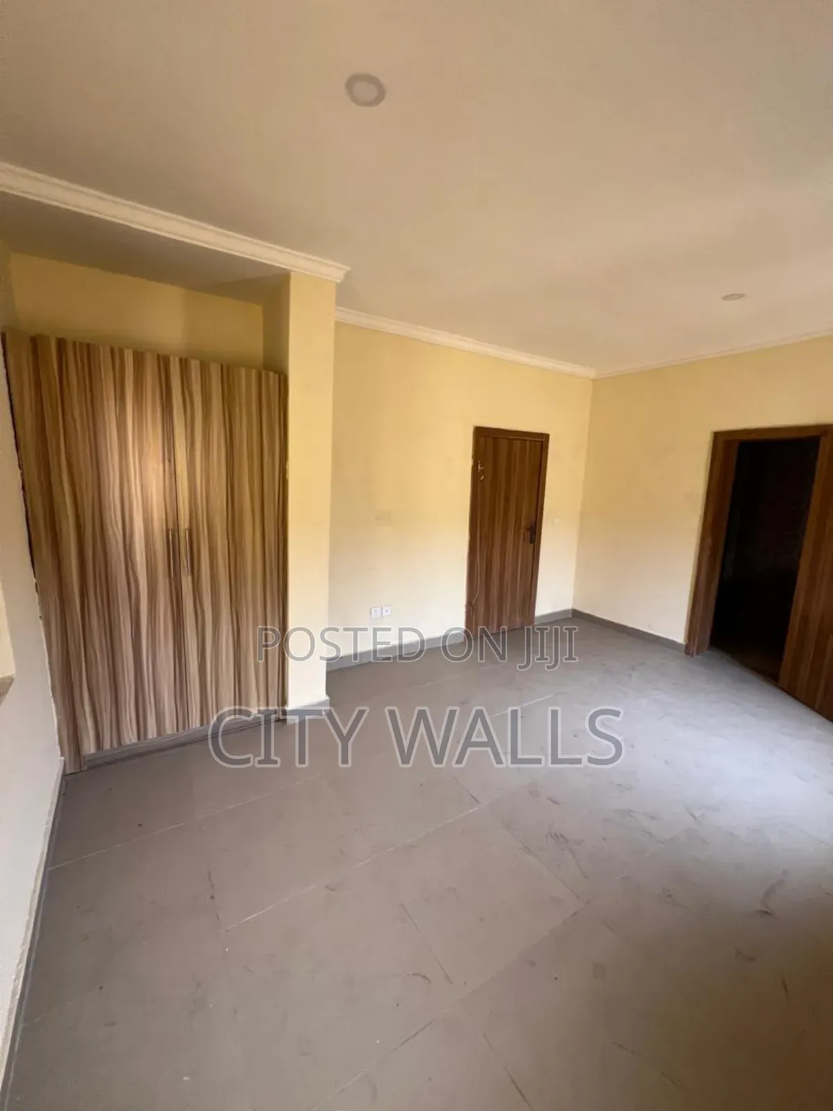 Mini Flat in Chevron for rent