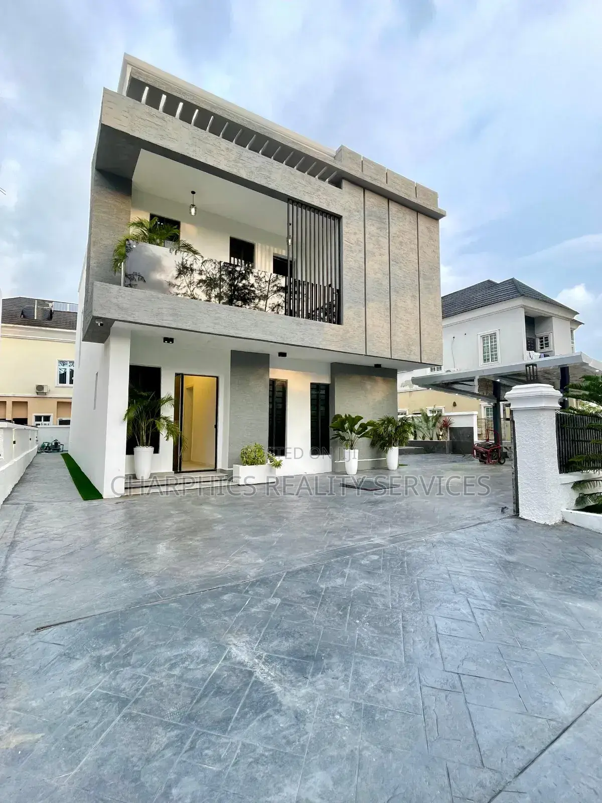 4bdrm Duplex in Lekki for sale
